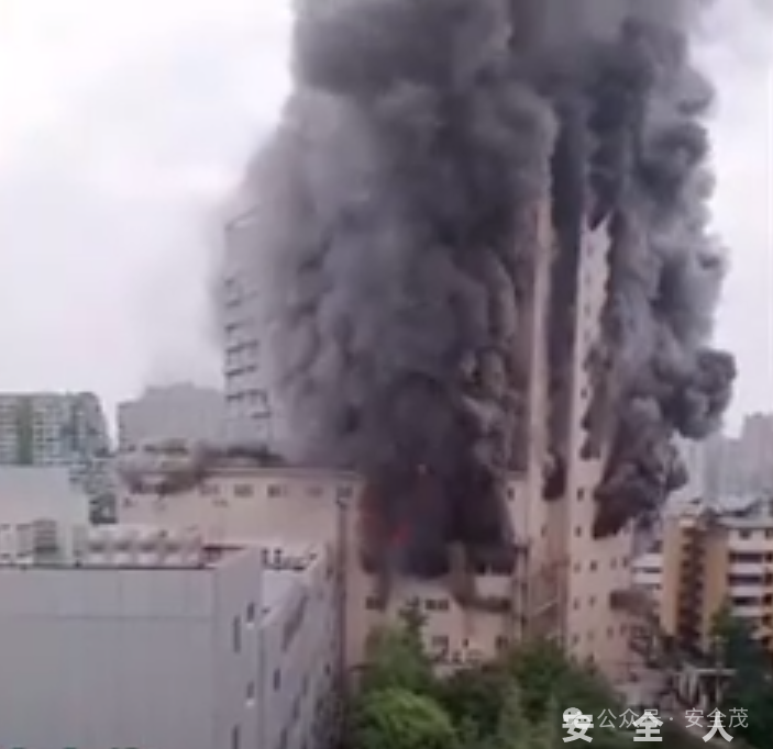 突发！四川一百货大楼起火，已致6人遇难！现场浓烟滚滚，仍在持续搜救......